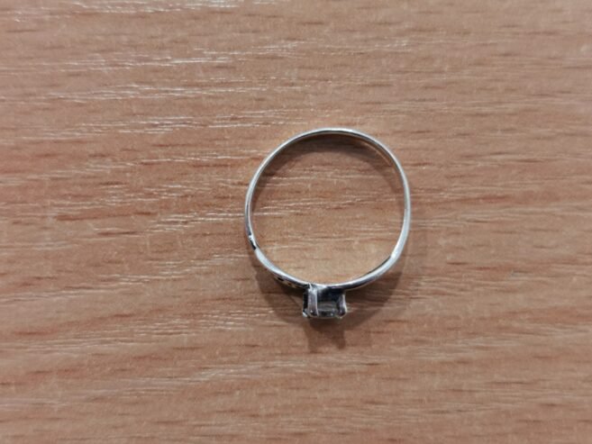 Kaune netoli “Topolio iki” rastas sidabrinis žiedas